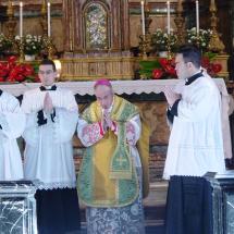 fiuvrome2007_his-excellency-archbishop-luigi-de-magistris-celebrates-sunday-mass-at-church-of-gesu-e-maria